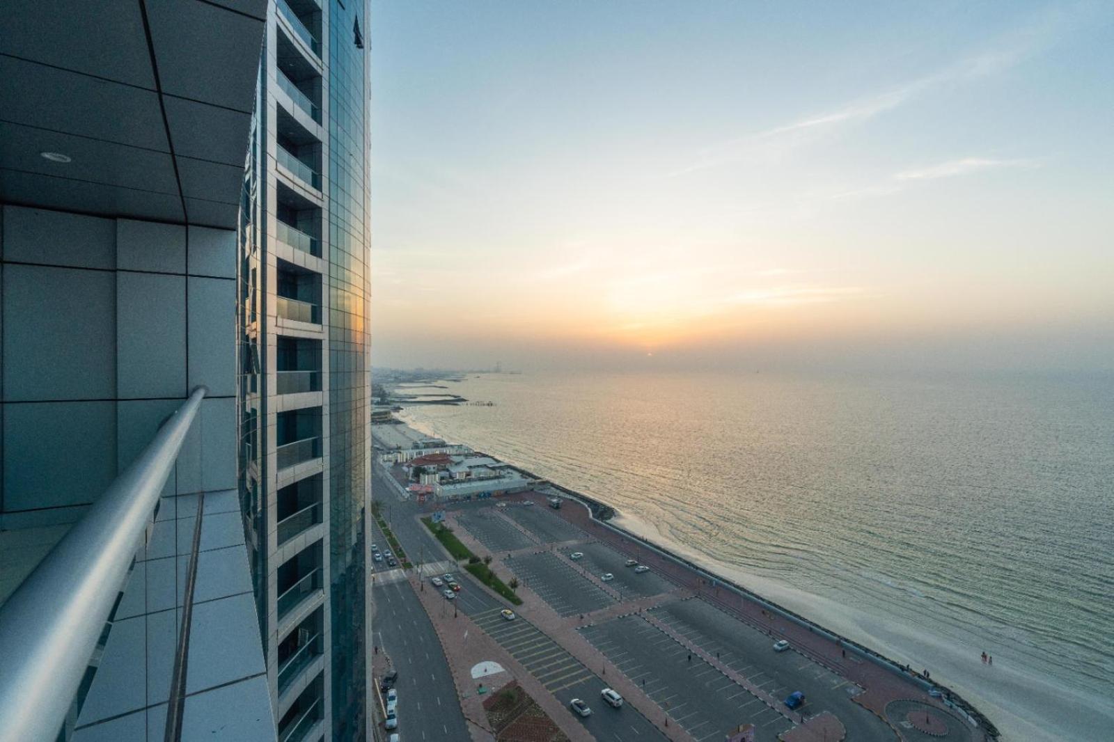 Apartment And Haven At Ajman Corniche!